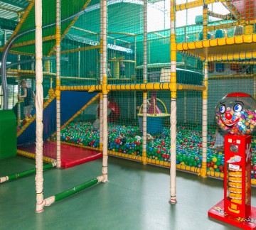 Speel-en-klimgedeelte speelbos Joure.jpg