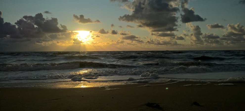 Strand, zee, schuim.jpg